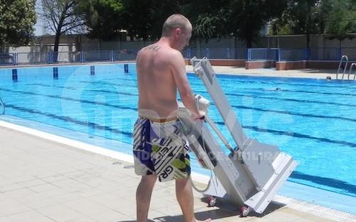 Elevador transportable para piscina